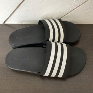 adidas Adilette Comfort Slide Sandal, Black/White/Black Unisex Youths 6